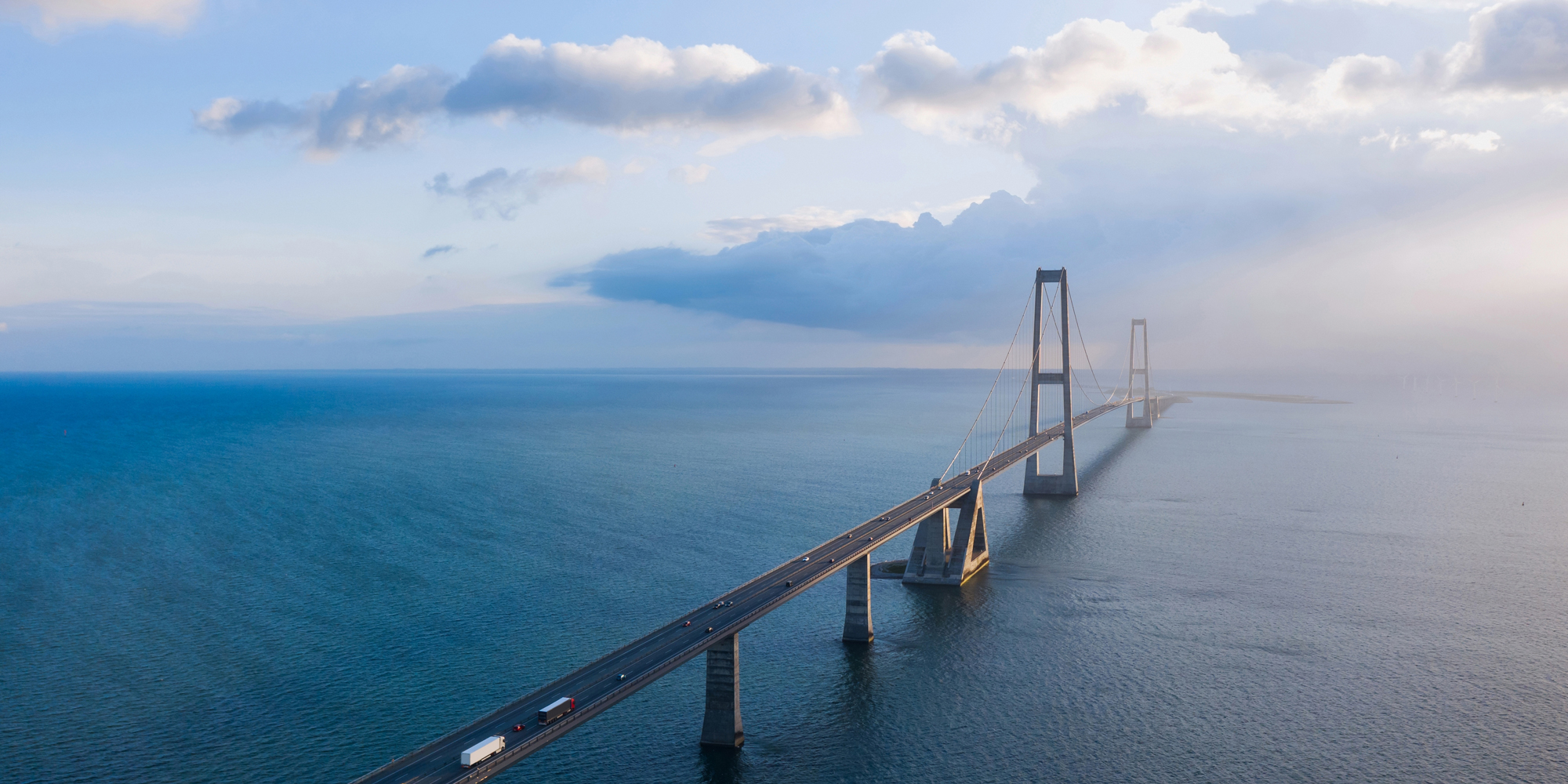 Billede af Storebæltsbroen, som opdeler Danmark i Øst og Vest, når det kommer til prisområder i forhold til strøm og elpriser